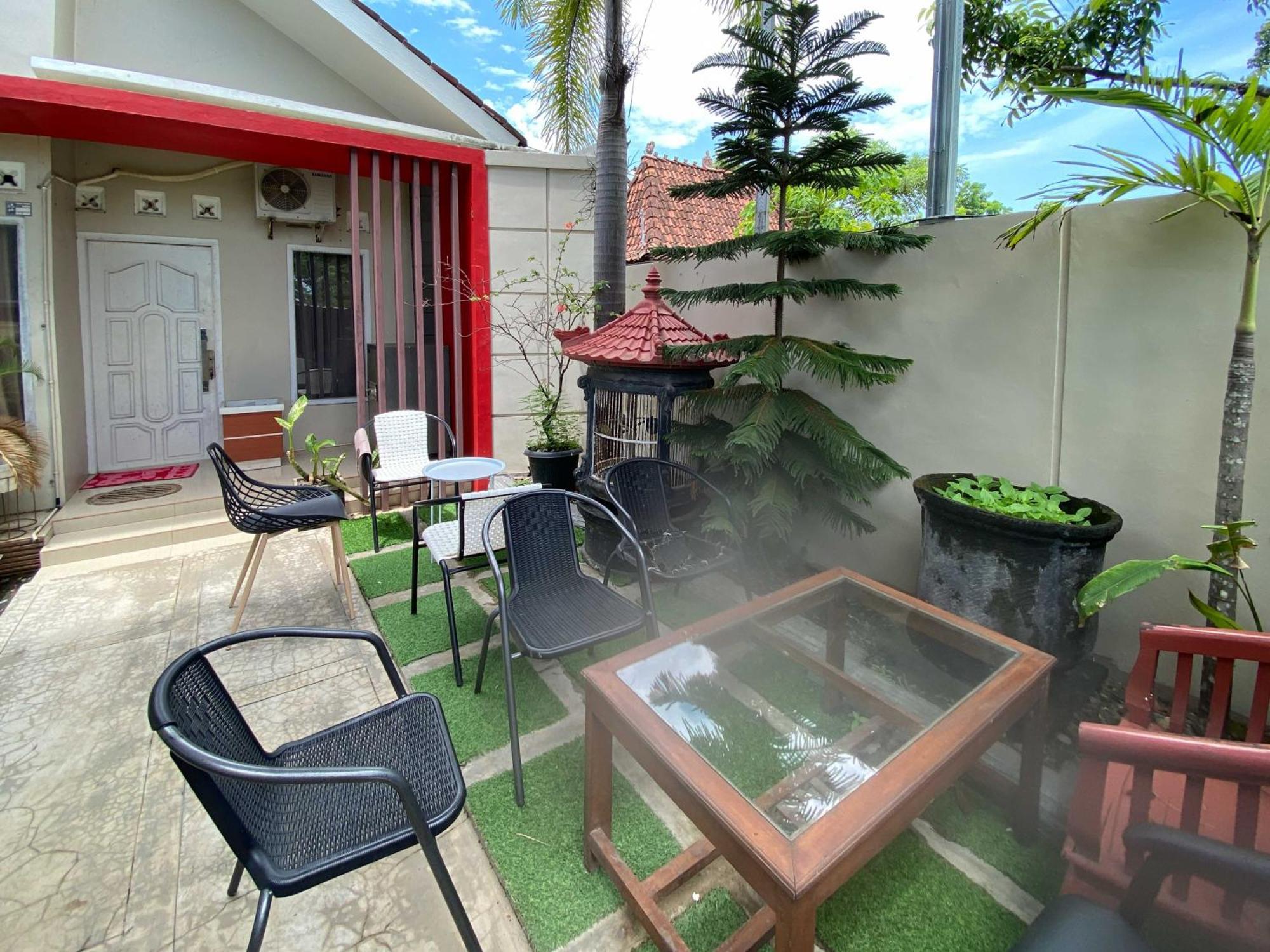 Reddoorz Near Pantai Idola Banyutowo Hotel D'Llala Pati Exterior photo